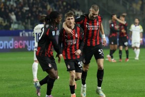 欧宝体育官方-包含AC米兰训练开放日，赛后回应争议引欢呼，意甲在即，赛程密集仍需轮换的词条-欧宝体育官方